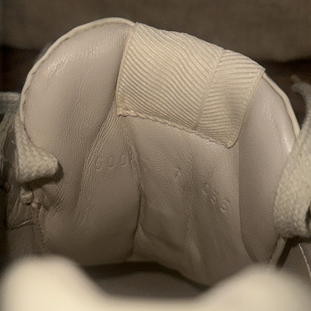 *SOLD*Gucci Rhyton Sneakers - Picture 11 of 11